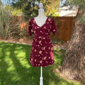 Natural by Known Supply short sleeve burgundy dress with flowers size medium